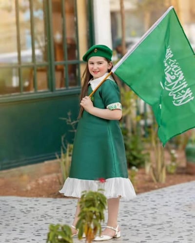 فستان اليوم الوطني شامل القبعه