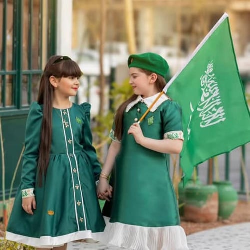 فستان اليوم الوطني شامل القبعه