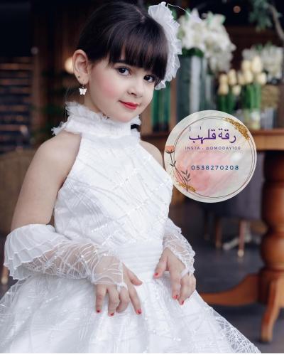 فستان ابيض مطرز للمناسبات