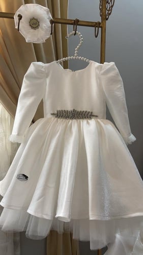 فستان اوف وايت متوفر بعدة ألوان مع وشاح تطريز