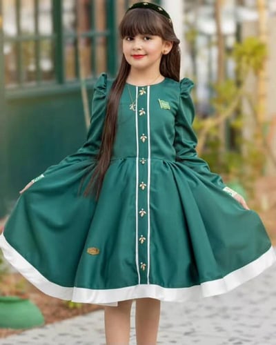 فستان اليوم الوطني شامل طوق الشعر وبروش اليوم الوط...