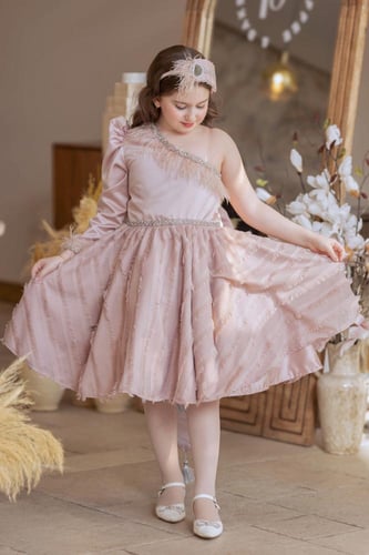 فستان غبار الورد مع وشاح تطريز