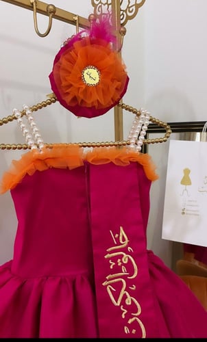 فستان فوشي مع تل اورنج مع وشاح تطريز