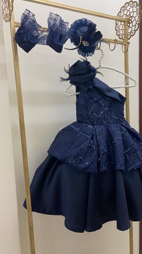 فستان انيق وفخم مطرز للمناسبات