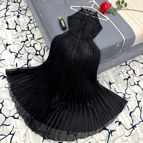 فستان عزيزة