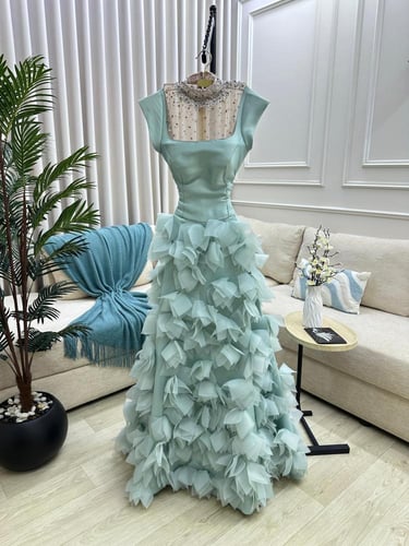 فستان الحسناء