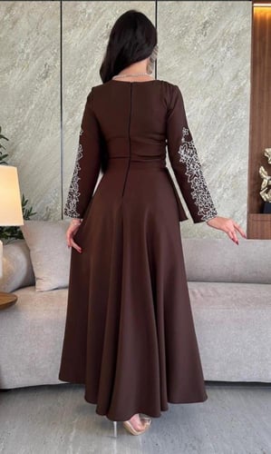 فستان بني تطريز