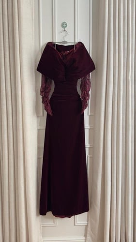 فستان غاده عنابي