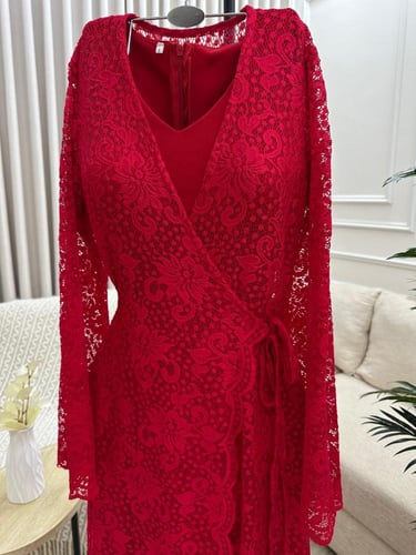 فستان دانتيل احمر