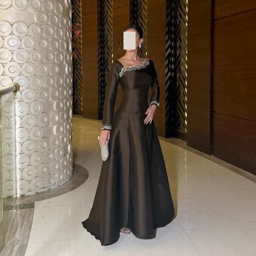 فستان نادره