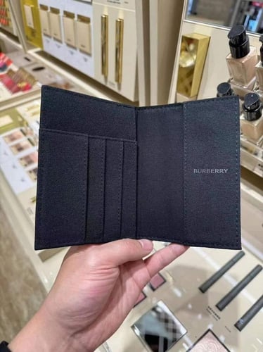محفظة Burberry الأصلية