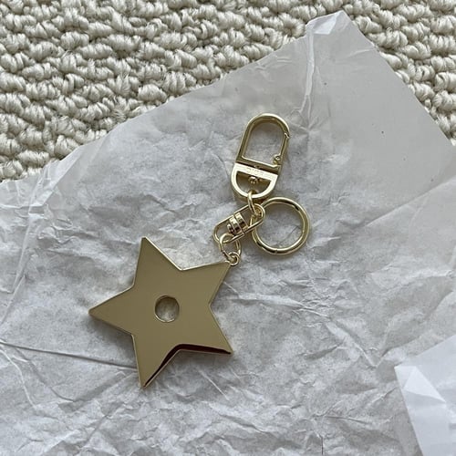 ميداليه ديور النجمه مع البوكس و الكيس