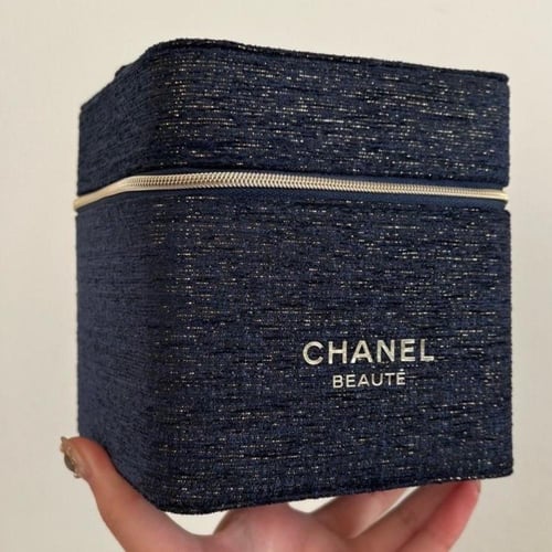 شنطة مكياج شانيل مع البوكس