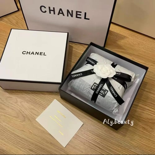 اسكارف شانيل الشتوي مع البوكس والتغليف