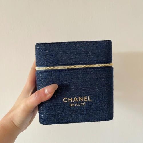 شنطة مكياج شانيل مع البوكس