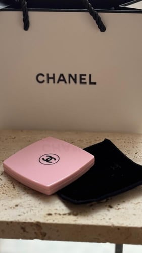 مرايا شانيل مع الكيس