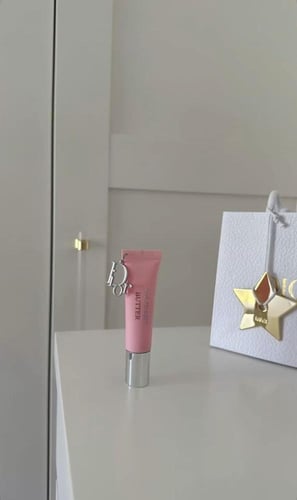 ليب قلوس ديور