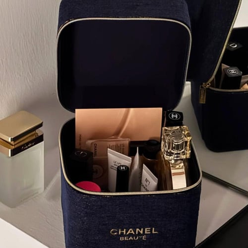 شنطة مكياج شانيل مع البوكس