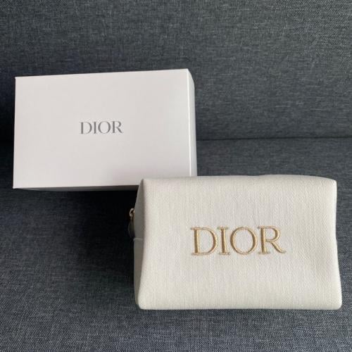 bag Dior مع ستراب و الملحقات