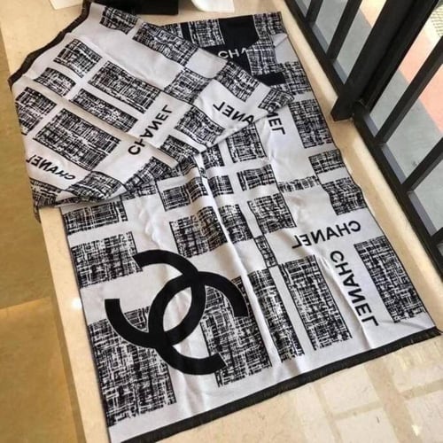 اسكارف شانيل الشتوي مع البوكس والتغليف