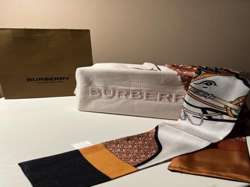 بكج حقيبة بربري + السكارف بربري (ليس أصلي ) مع كيس