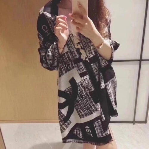 اسكارف شانيل الشتوي مع البوكس والتغليف