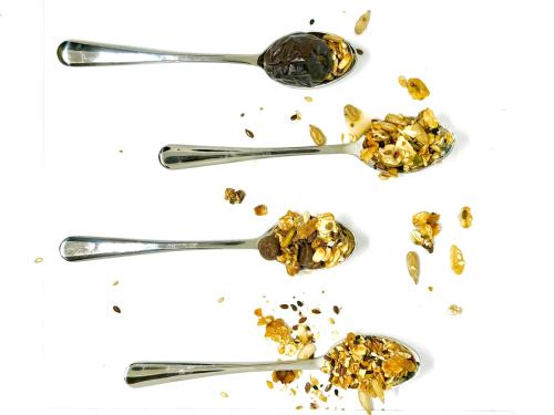 جرانولا مشكل ( تمر ، شوكولاته ، توت مشكل ) mixed G...