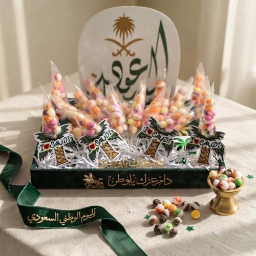 صينية توزيعات اليوم الوطني حلويات مجففة بالتبريد (١٢ حبه)
