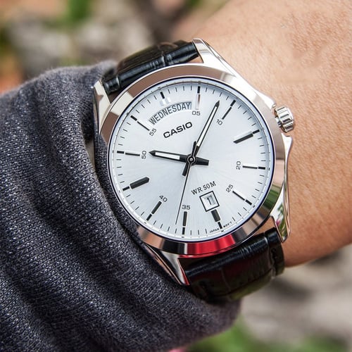 كاسيو انالوج تاريخ ويوم