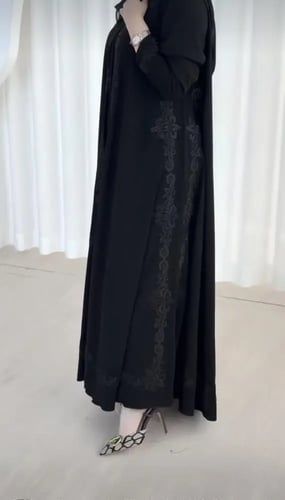 عباية نيسان