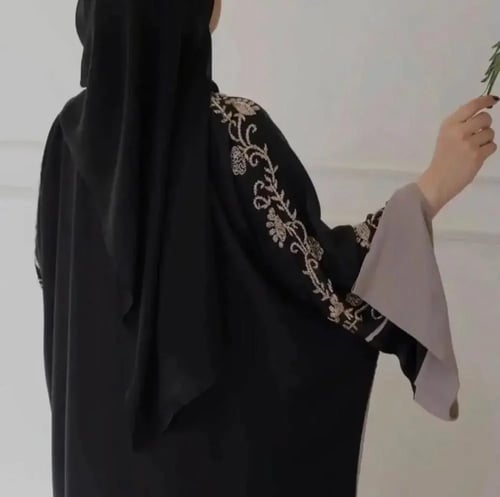 عبايا صيفيه عليها طلب