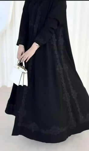 عباية نيسان