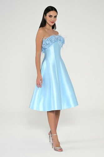 فستان أسود قصير بكشكش ريش على الصدر. 6685*