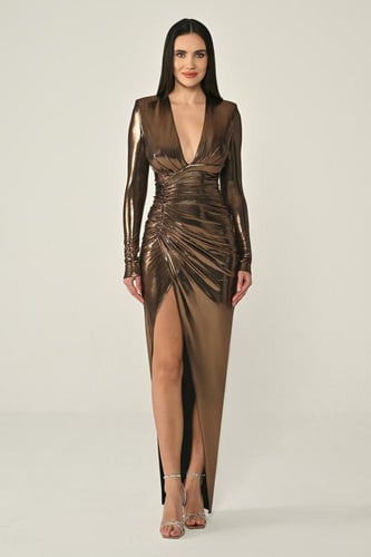 فستان بيج ميتاليك بفتحة رقبة أنيقة وأكمام طويلة 55...