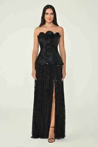 فستان سهرة أسود ملكي بتصميم كورسيه فاخر وتطريزات ب...