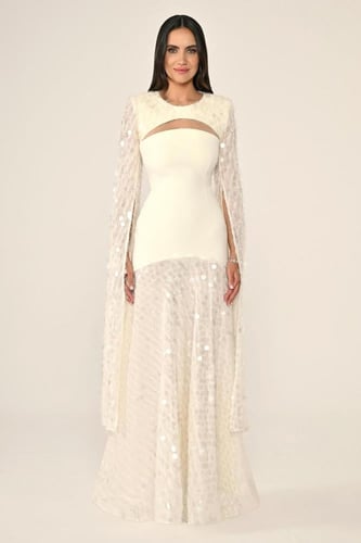 فستان وردي فاتح بذيل ذيل حورية وكاب مطرز بالترتر 7...