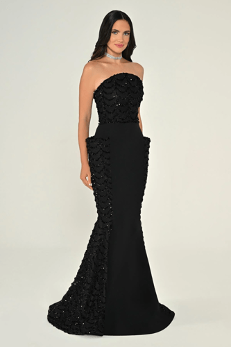 فستان طويل من الكريب بدون حمالات ومزين بالترتر. 72...