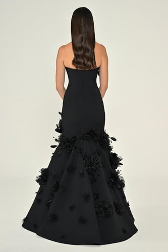 فستان أسود فخم بدون أكمام مزين بالزهور. 7227