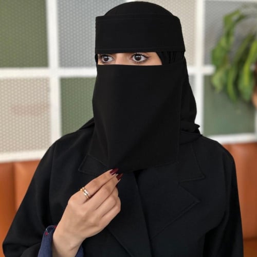 ثلاث نقاب مبطن وسط ربط