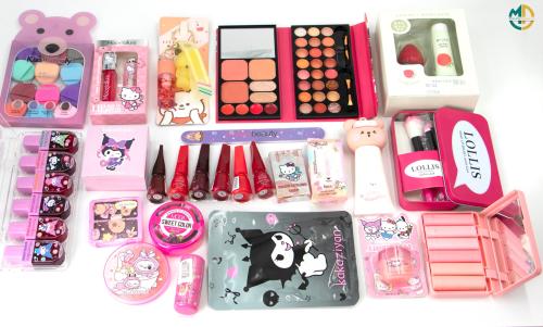 كلكشن 55 قطعه مكياج (للأطفال مناسب لجميع انواع الب...