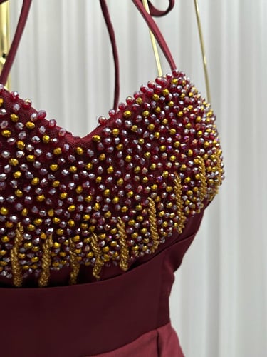 فستان ميكادو مطرز الصدر