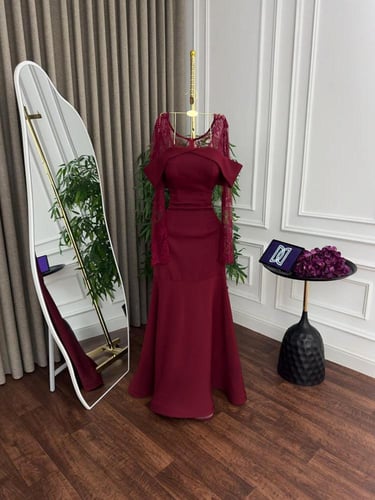 فستان سهره يخطف الانظار