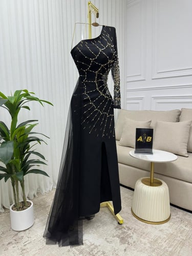 فستان سهرة مطرز انيق