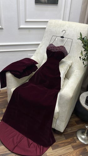 فستان سهره ناعم بلونها الملكي