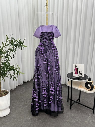 فستان سهره طويل لون بنفسجي مزين بورد وتطريز