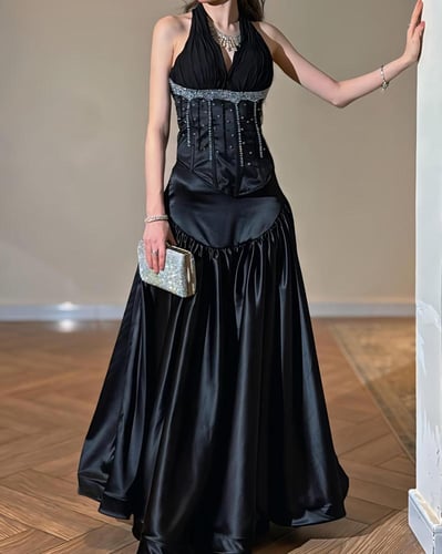 فستان سهره فاخر يوحي الفخامة والرقي