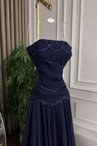 فستان سهرة كحلي قطعتين شيفون مطرز وتنورة كلوش