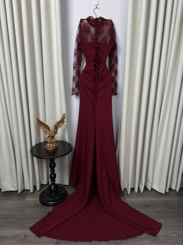 فستان بيان بلون الاسود و العنابي