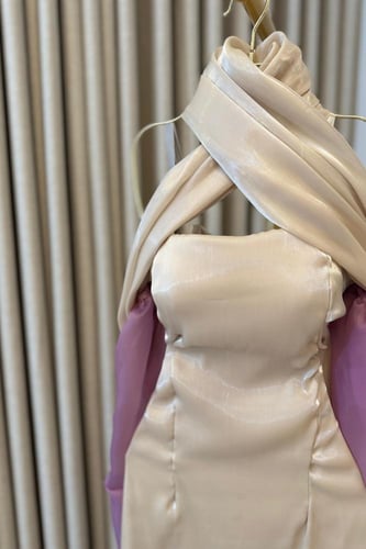 فستان ناعم بأكمام