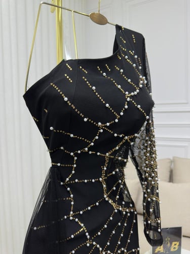 فستان سهرة مطرز انيق